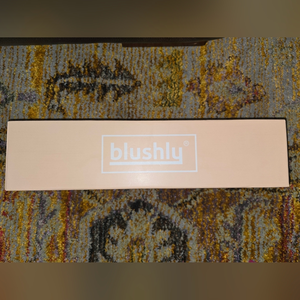 Blushly Silicone Body Cleansing Brush